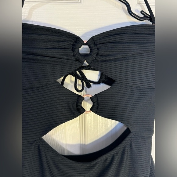 Hula Honey Black ribbed one piece‎ cutout swimsuit size medium - Picture 3 of 14